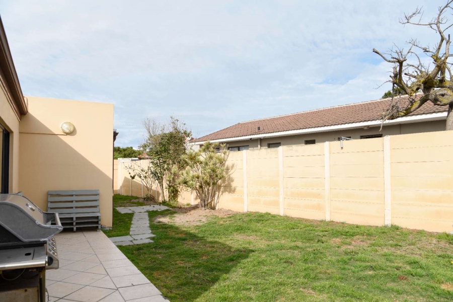 3 Bedroom Property for Sale in Flamingo Vlei Western Cape